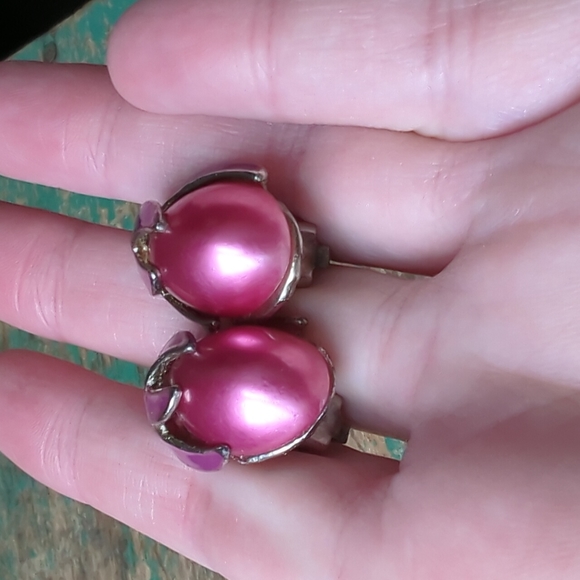 Vintage Magenta Pink Faux Pearl and Purple Enamel Clip-On Earrings - Picture 7 of 9